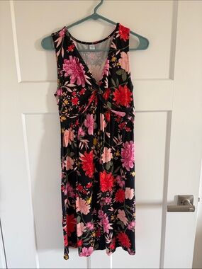 Old Navy Maternity Floral Scoop Neck Dress in Black and Pink